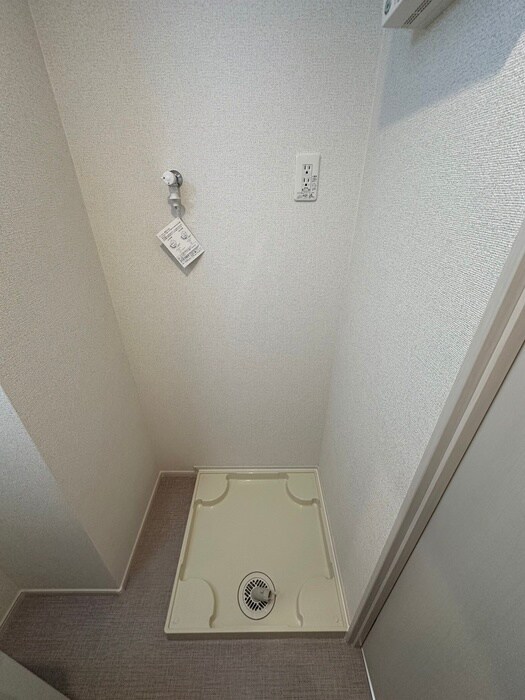 物件内観写真13　(洗濯機置場)