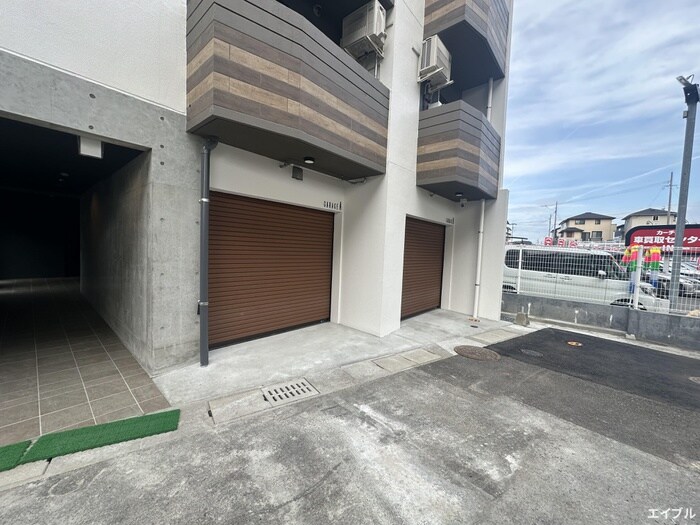 物件外観写真4　(駐車場)