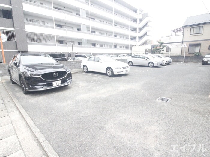 春日原Ａ－ＯＮＥの駐車場