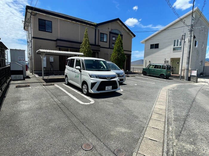 物件外観写真3　(駐車場)