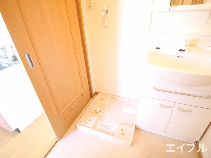 物件内観写真14　(洗濯機置場)