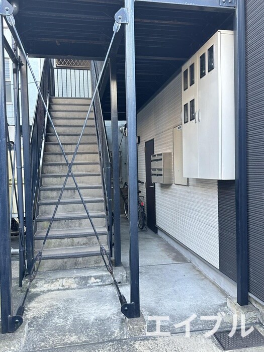 物件外観写真2　(エントランス部分)