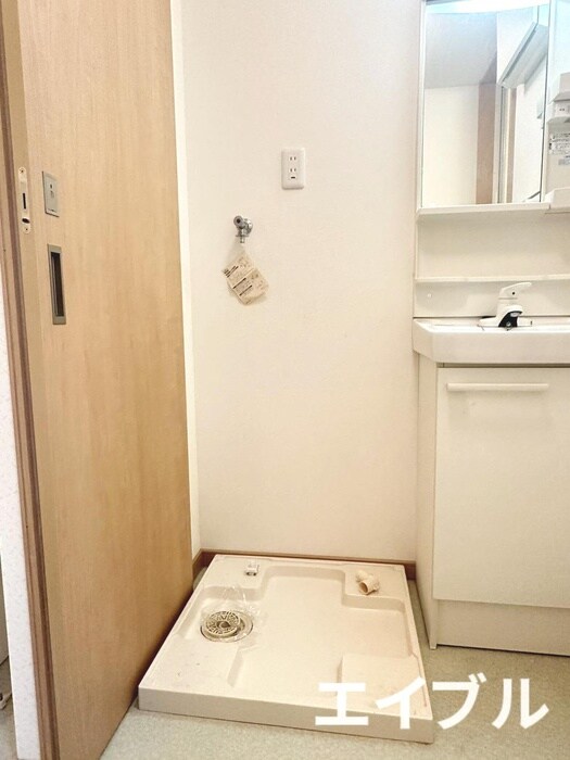 物件内観写真10　(洗濯機置場)