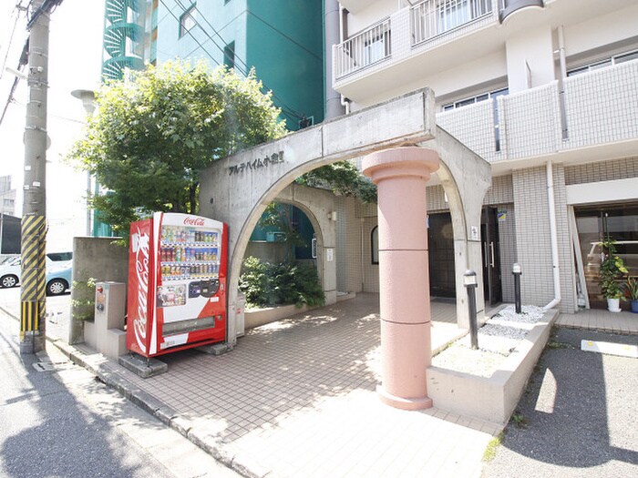 物件外観写真2　(エントランス部分)