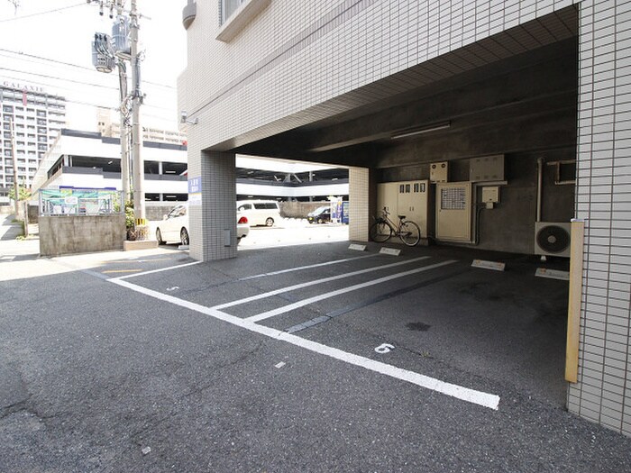 物件外観写真3　(駐車場)