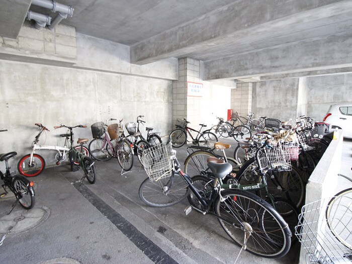 物件外観写真4　(駐輪場)