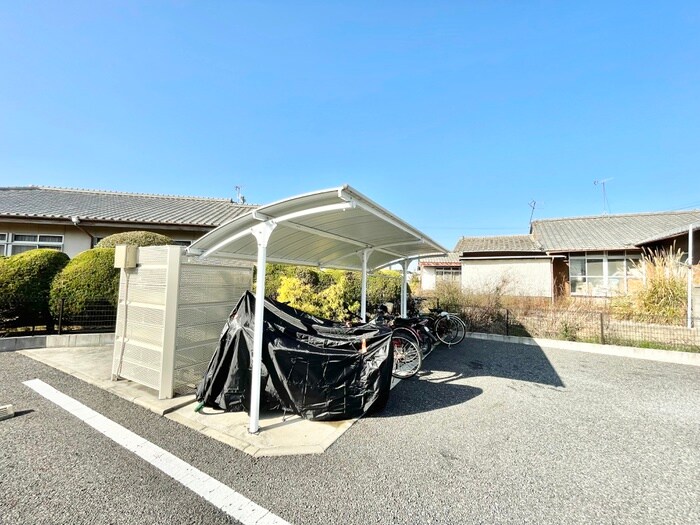 物件外観写真3　(駐輪場)