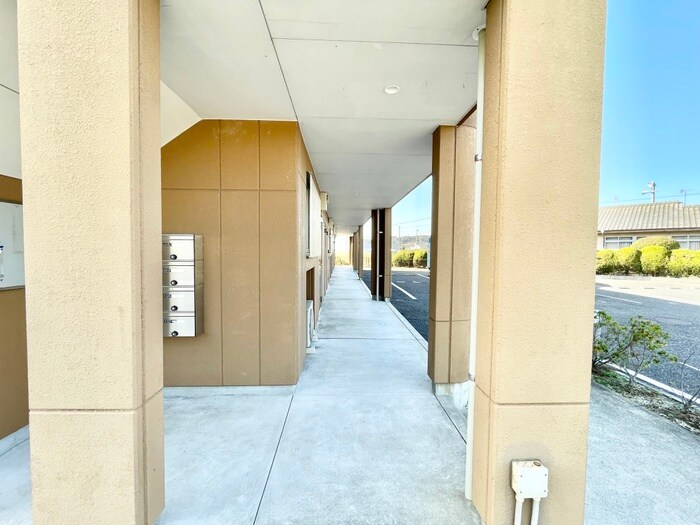 物件外観写真5　(エントランス部分)