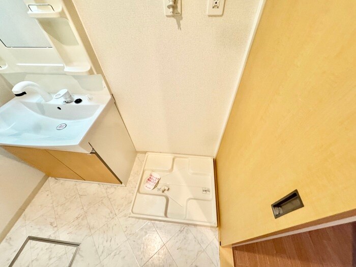 物件内観写真10　(洗濯機置場)