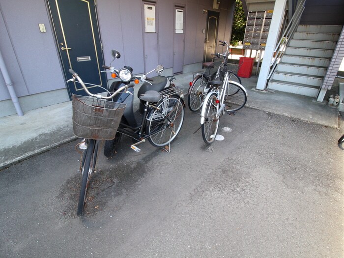 物件外観写真3　(駐輪場)