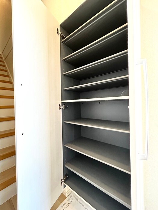 物件内観写真8　(靴箱)