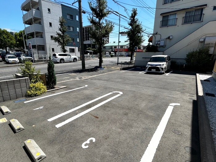 物件外観写真4　(駐車場)