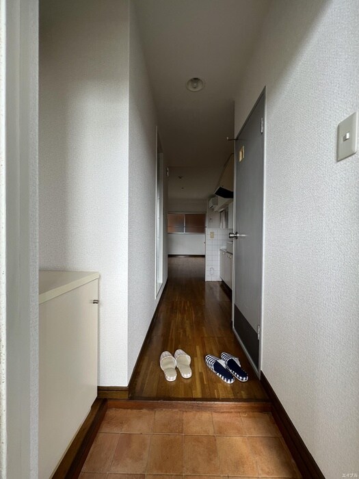 物件内観写真4　(玄関)