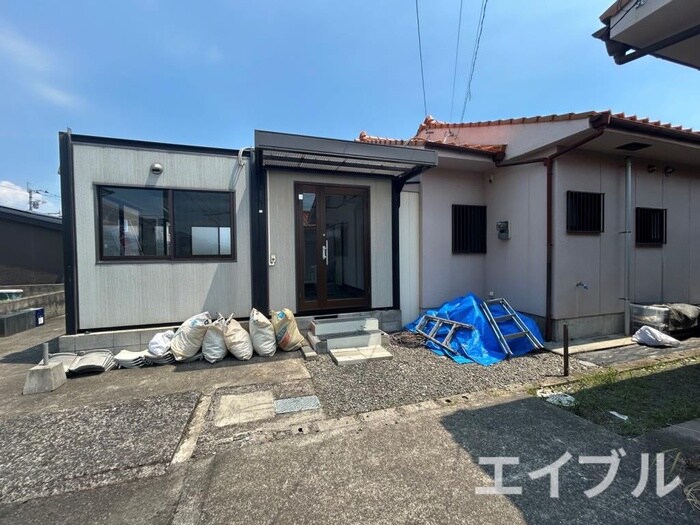 物件外観写真3　(エントランス部分)