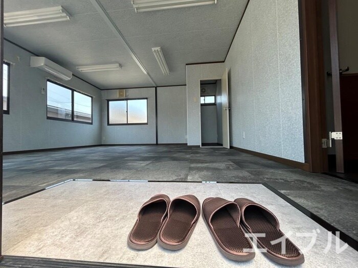 物件内観写真11　(玄関)