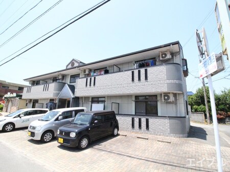 ８ＬＥＡＶＥＳ外観写真