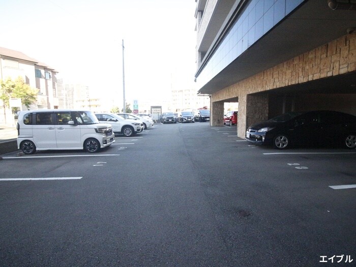 物件外観写真4　(駐車場)