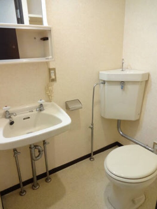 物件内観写真5　(トイレ)