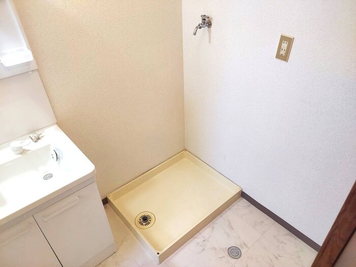 物件内観写真18　(洗濯機置場)