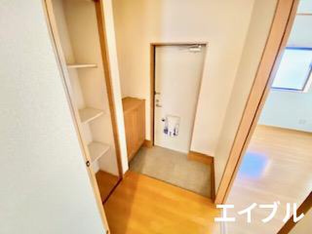 物件内観写真11　(玄関)