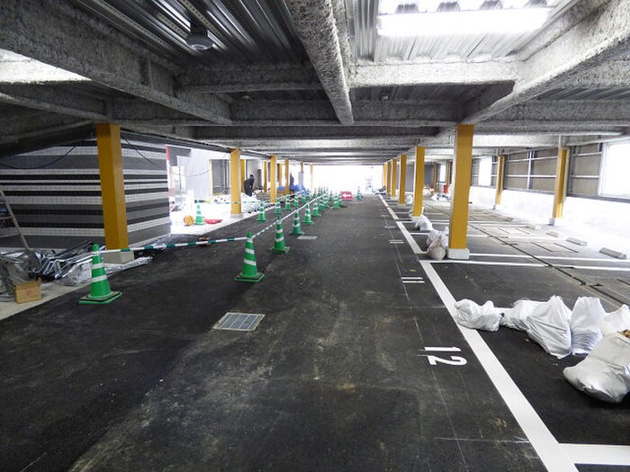 物件外観写真3　(駐車場)