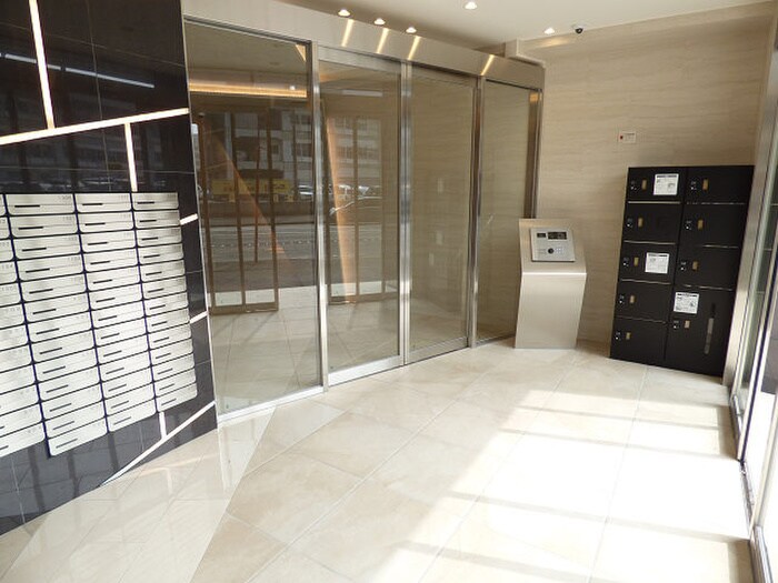 物件外観写真4　(エントランス部分)