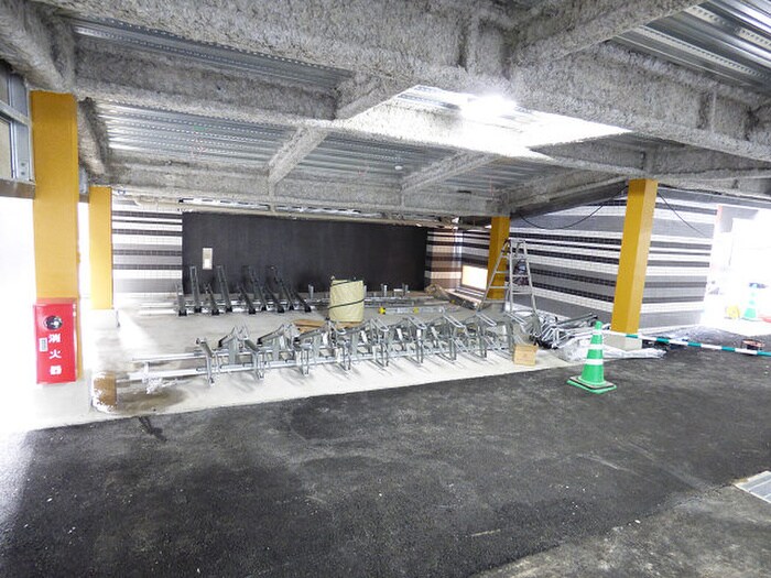 物件外観写真5　(駐輪場)