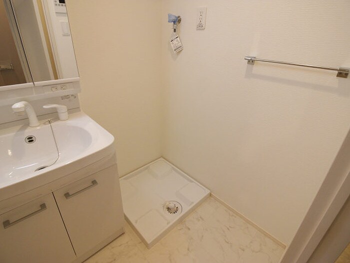 物件内観写真16　(洗濯機置場)