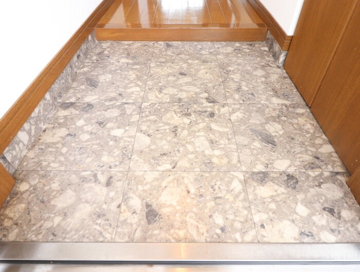 シ－シャイン宮司の玄関