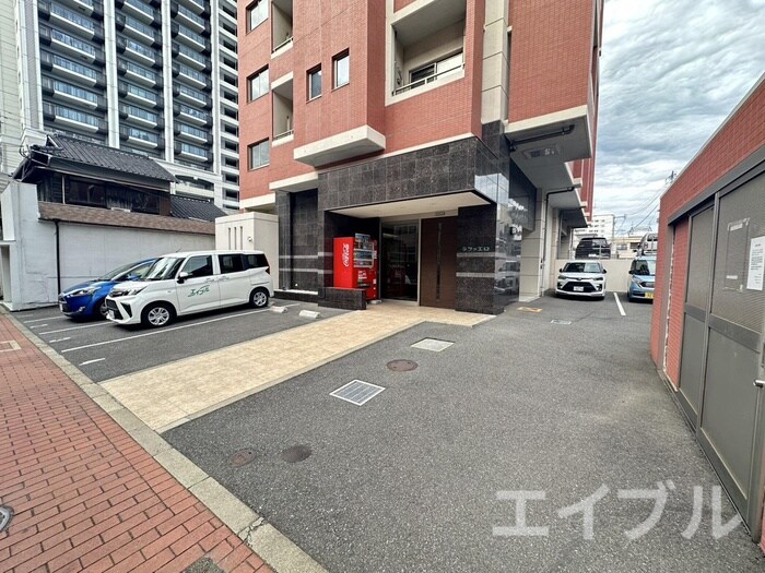 物件外観写真2　(駐車場)