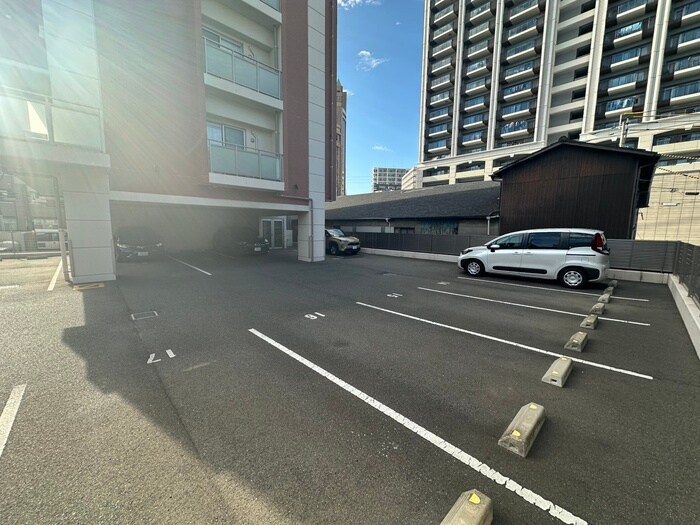 物件外観写真4　(駐車場)