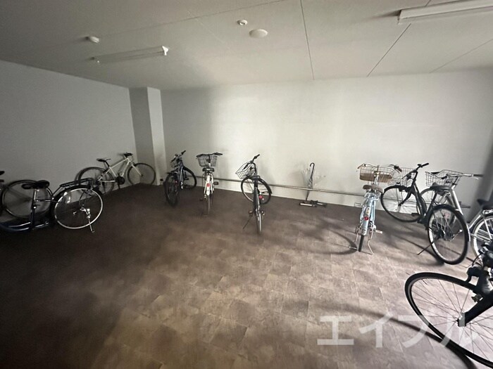 物件外観写真5　(駐輪場)