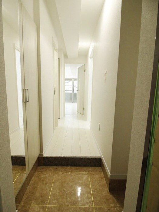 物件内観写真11　(玄関)