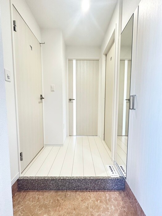 物件内観写真14　(玄関)