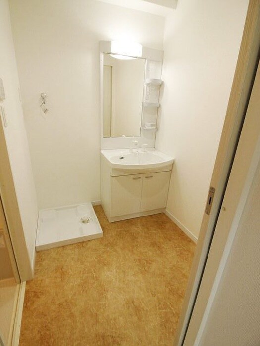 物件内観写真18　(洗濯機置場)