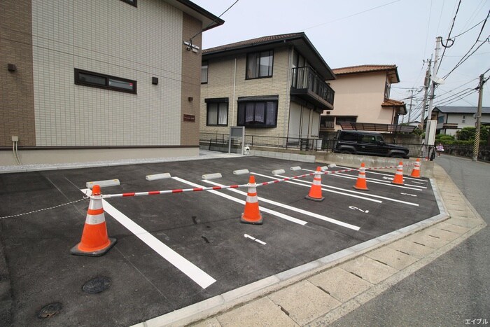 物件外観写真3　(駐車場)