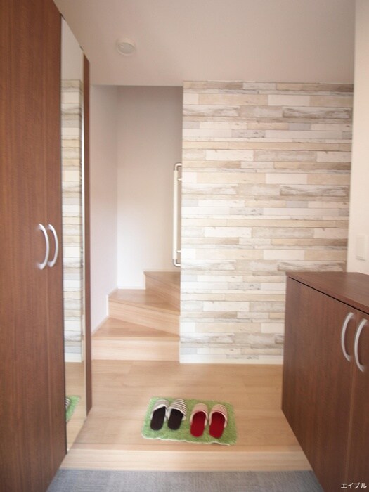 物件内観写真13　(玄関)