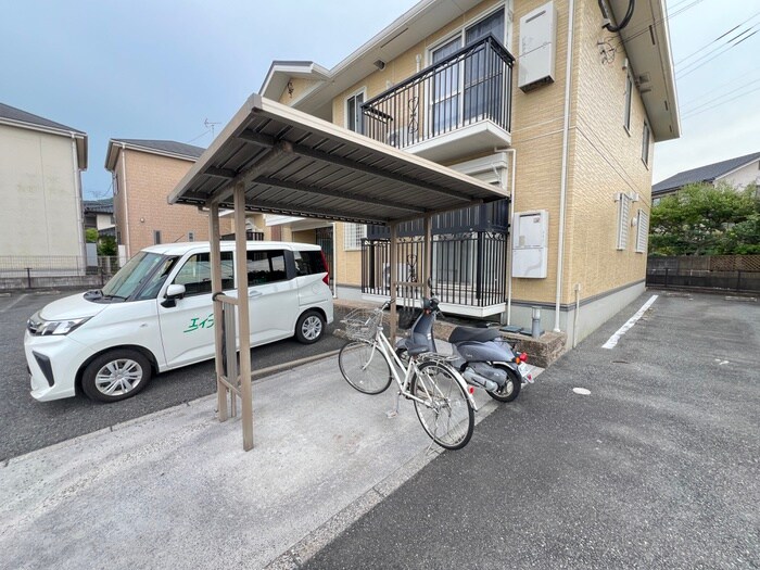 物件外観写真3　(駐輪場)