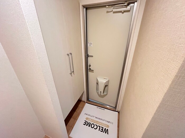 物件内観写真13　(玄関)