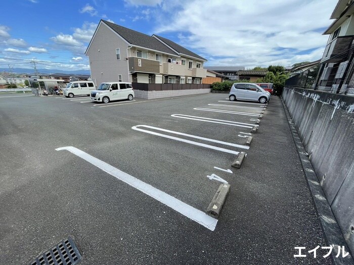 物件外観写真2　(駐車場)