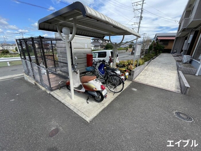 物件外観写真3　(駐輪場)