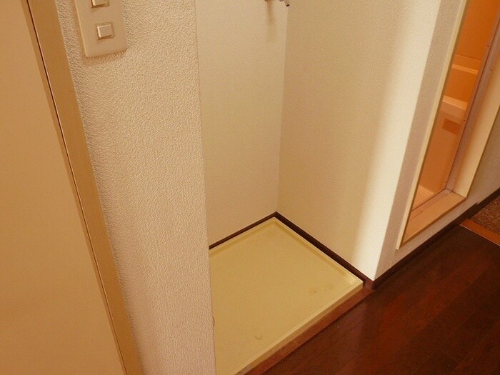 物件内観写真4　(洗濯機置場)