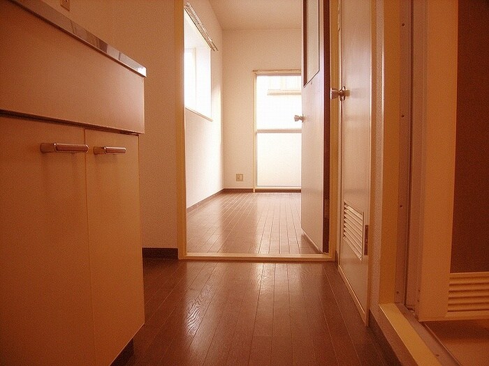 物件内観写真8　(玄関)