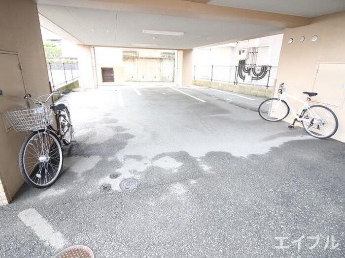 物件外観写真3　(駐車場)