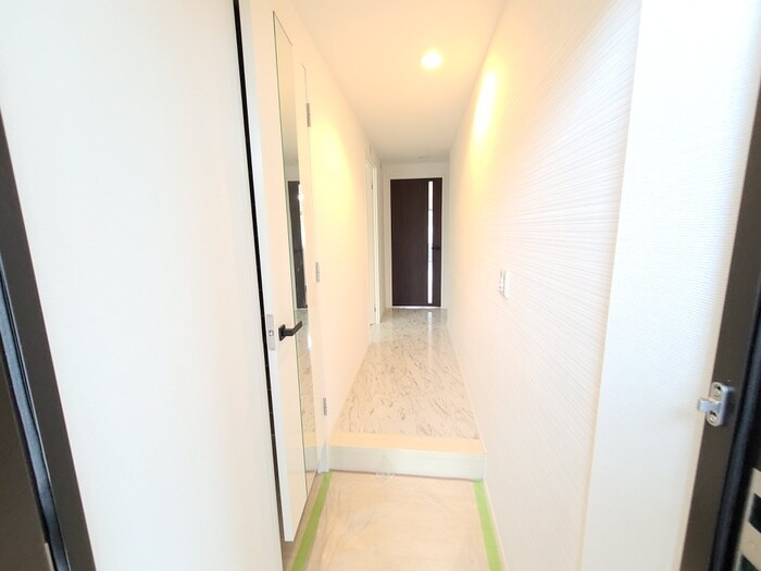 物件内観写真7　(玄関)