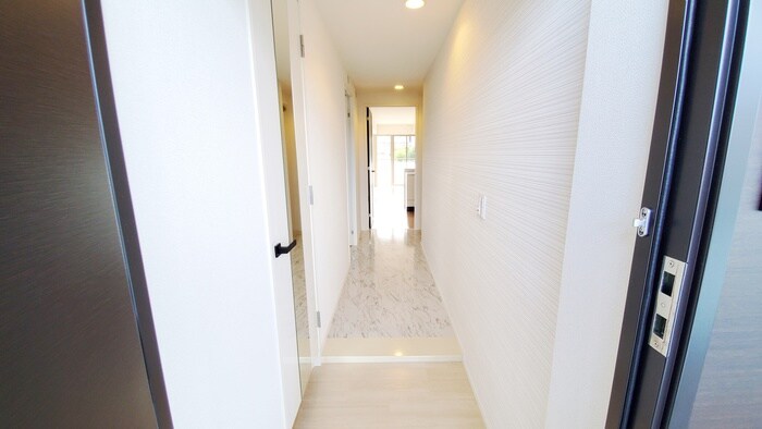 物件内観写真7　(玄関)