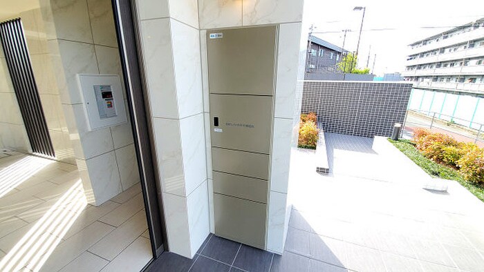 物件外観写真4　(エントランス部分)