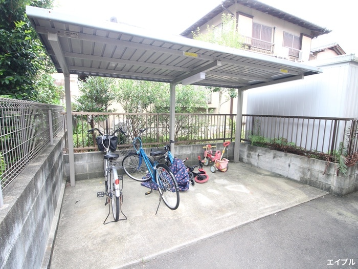 物件外観写真3　(駐輪場)