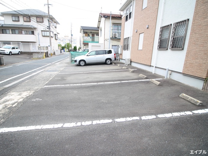 物件外観写真4　(駐車場)