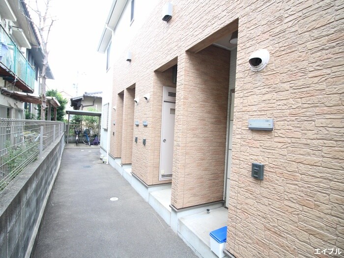 物件外観写真6　(エントランス部分)